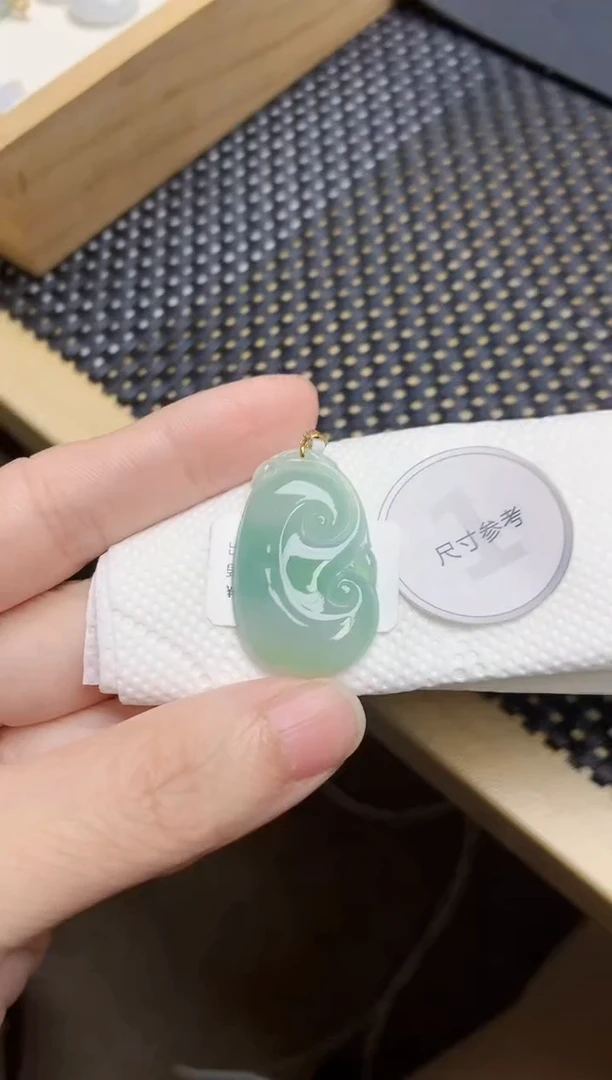 颈饰18K金镶嵌翡翠天然缅甸A货翡翠