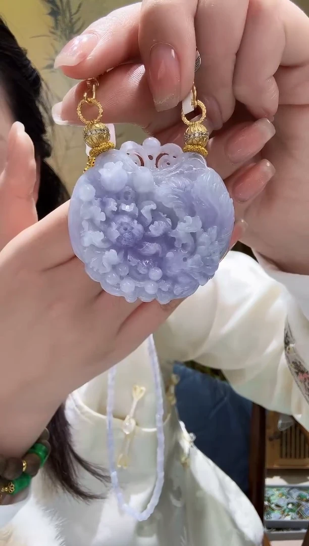 颈饰未镶嵌翡翠吊坠