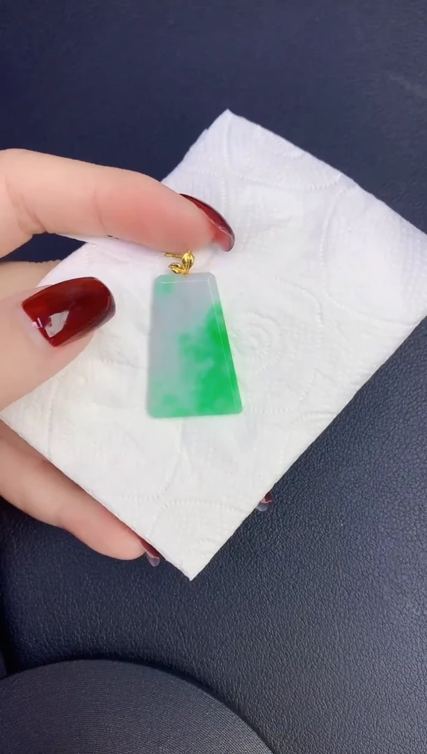 颈饰18K金镶嵌翡翠缅甸天然翡翠a货