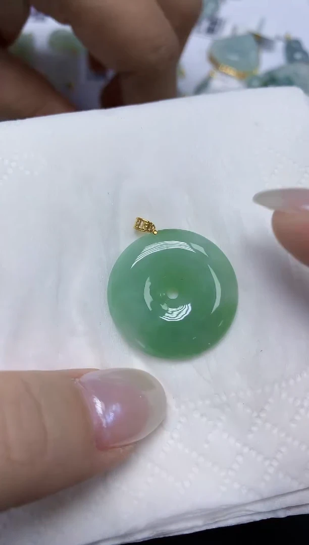 翡翠18K金镶嵌颈饰天然缅甸翡翠A货