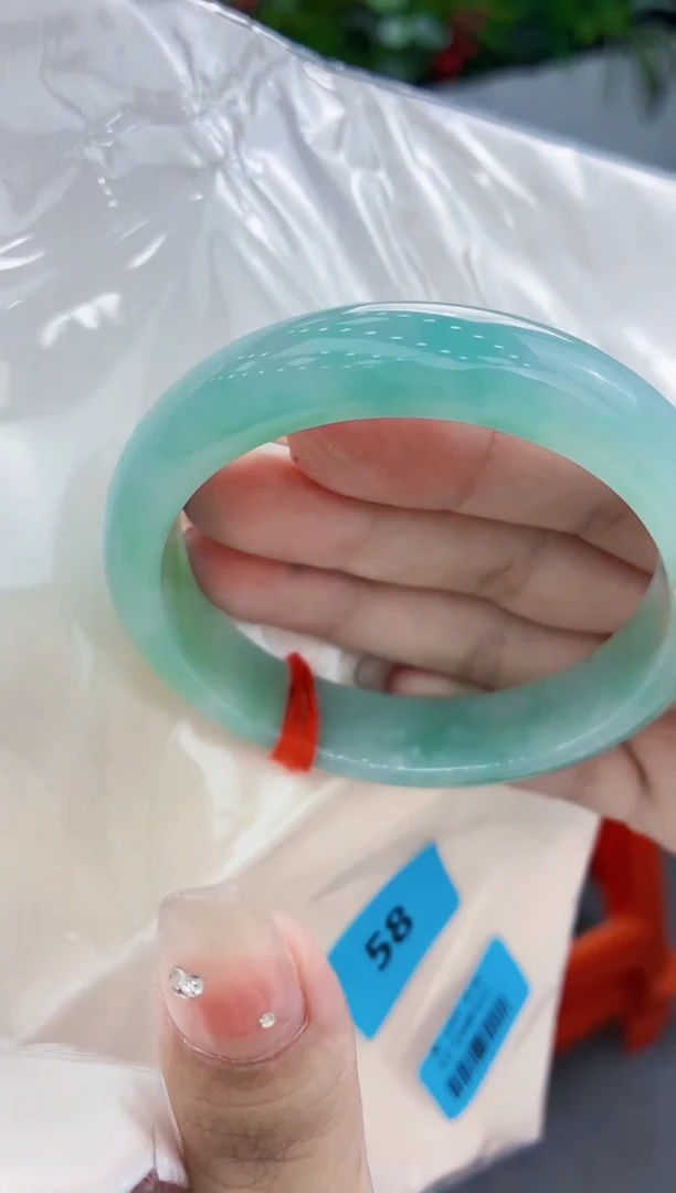 翡翠手镯未镶嵌翡翠手镯