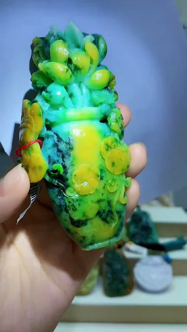 未镶嵌定制翡翠4812lr-毛货挂件赠底座65