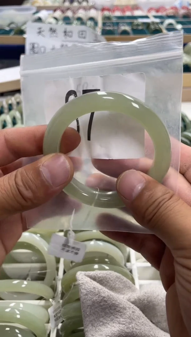 未镶嵌手镯和田玉和田玉手镯57 圈87 号