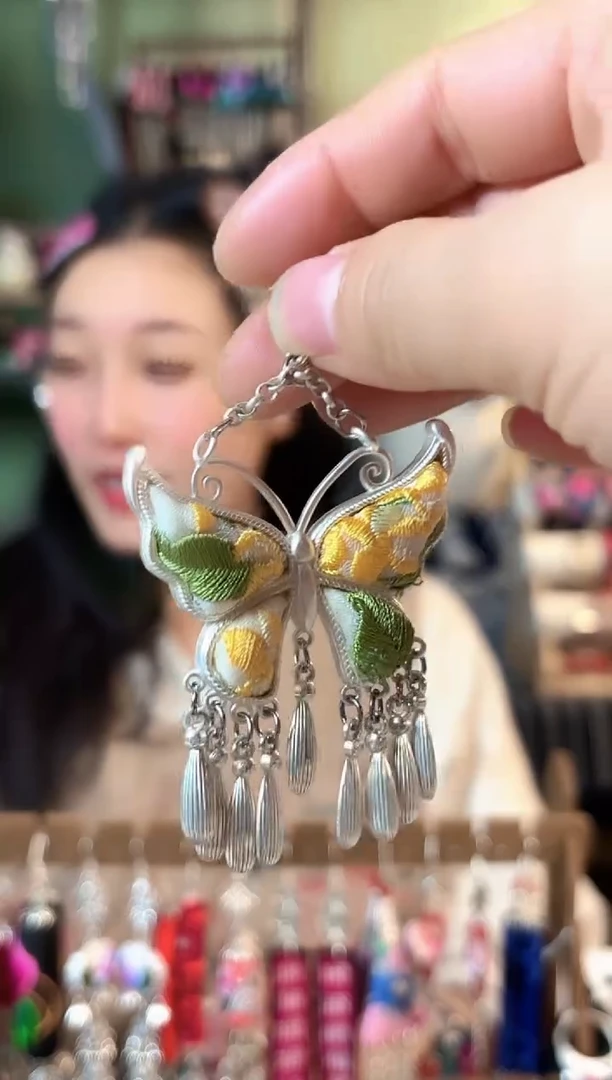 彩云南阁非遗老绣饰品541*