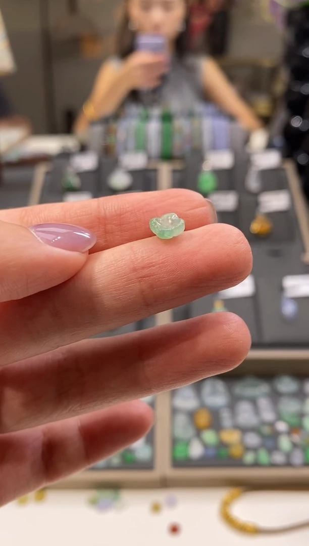 颈饰未镶嵌翡翠花