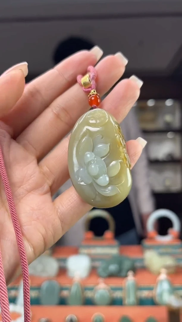 颈饰未镶嵌和田玉佩佩