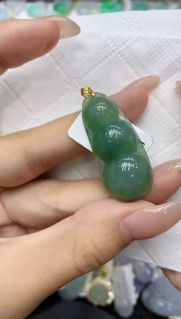 颈饰18K金镶嵌翡翠111111111111
