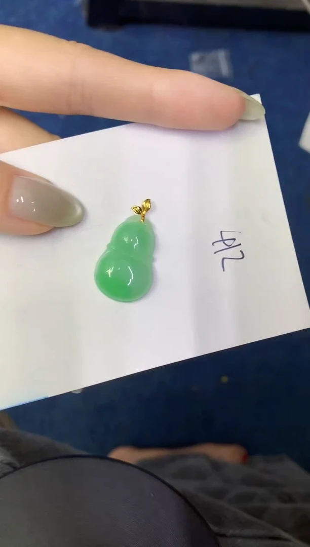 翡翠18K金镶嵌颈饰缅甸天然翡翠A货