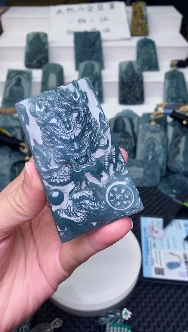 颈饰未镶嵌翡翠