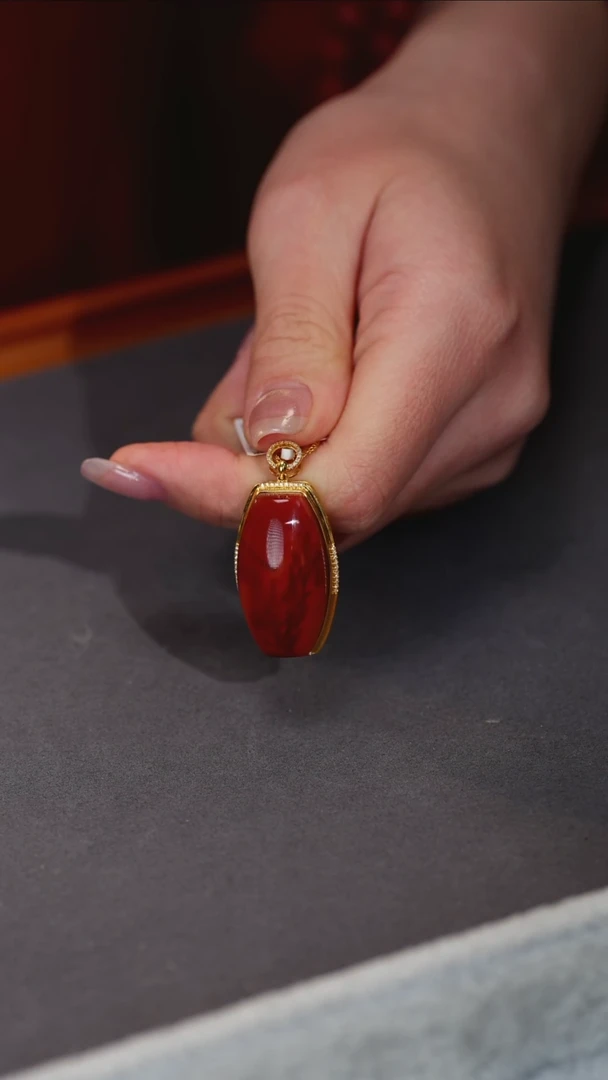 吊坠(不含链)18K金镶嵌南红玛瑙原矿D15