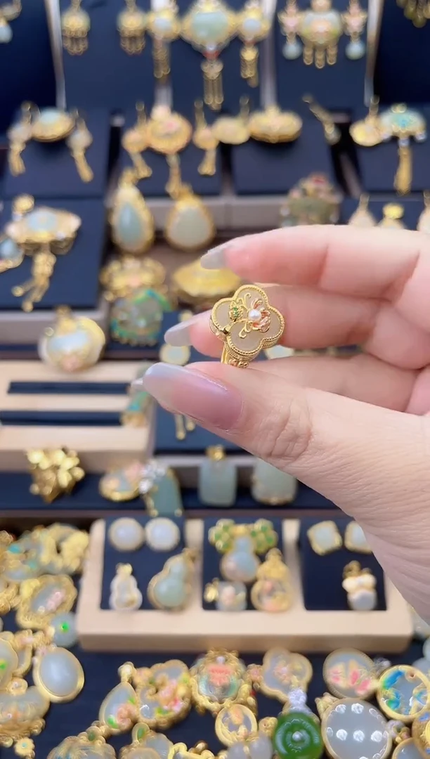 颈饰银S925镀金镶嵌和田玉彼岸花四叶草戒指