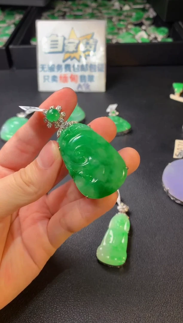 翡翠银S925镶嵌颈饰翡翠