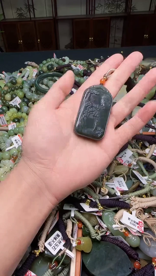 颈饰未镶嵌和田玉1