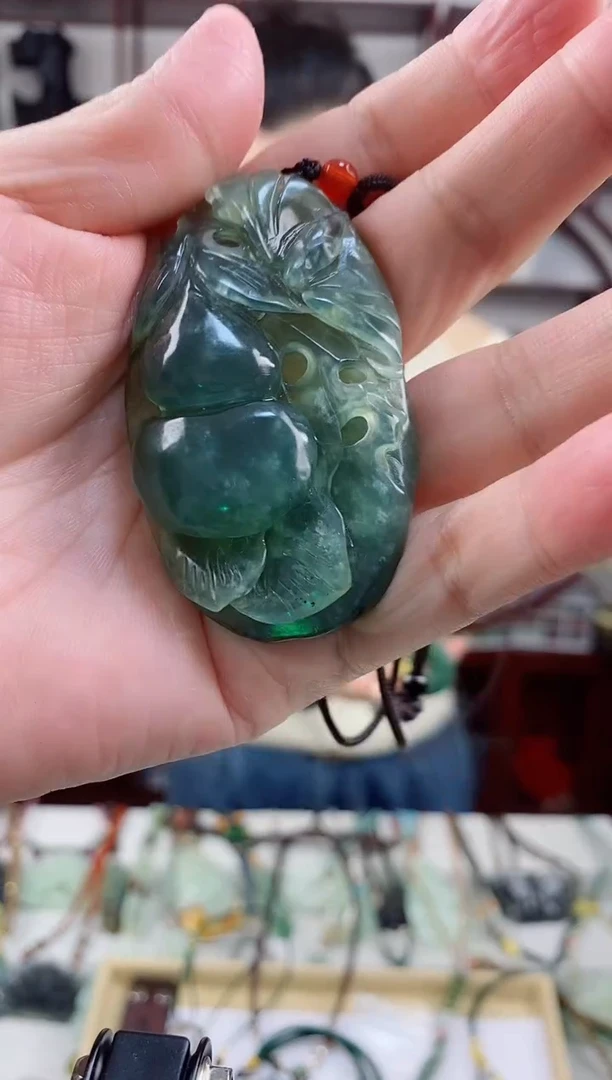 未镶嵌岫玉颈饰1