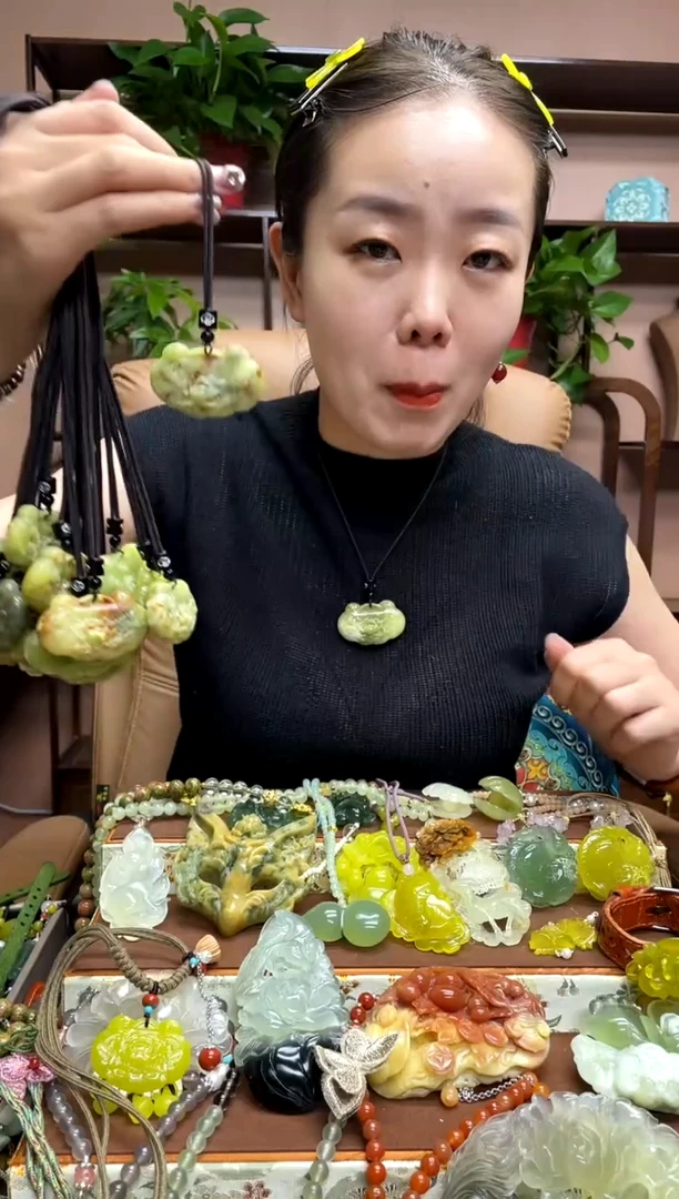 未镶嵌岫玉吊坠多样性发货发其中之一