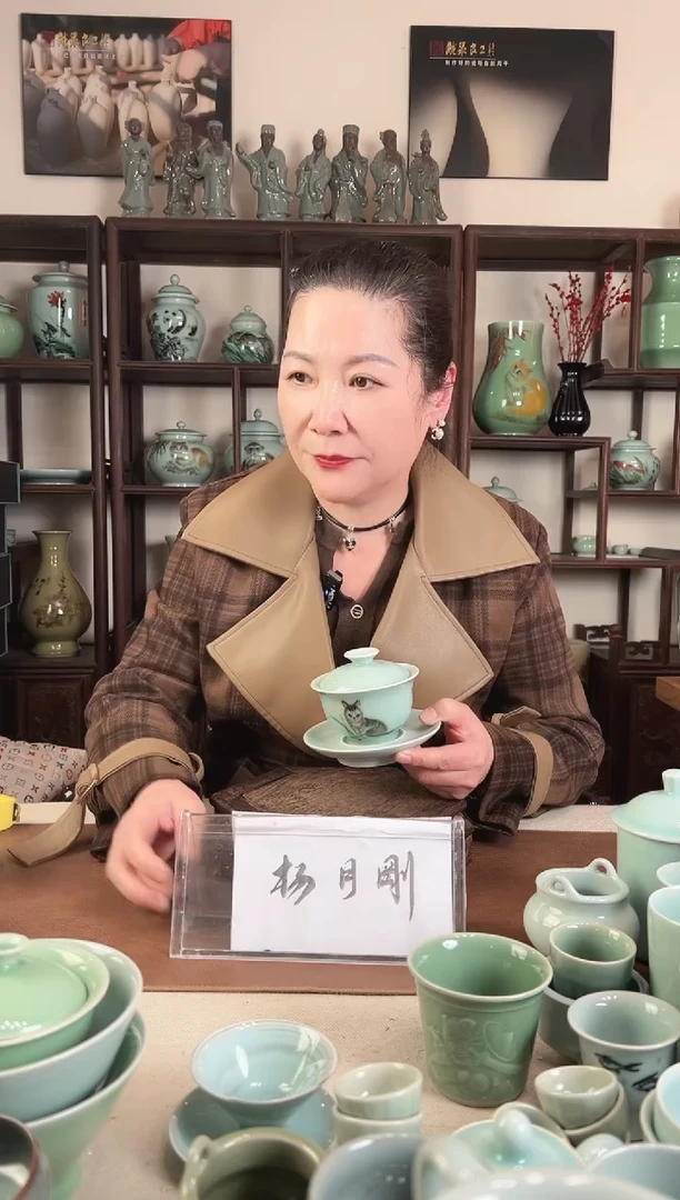 釉中彩 猫画 三才盖碗L
