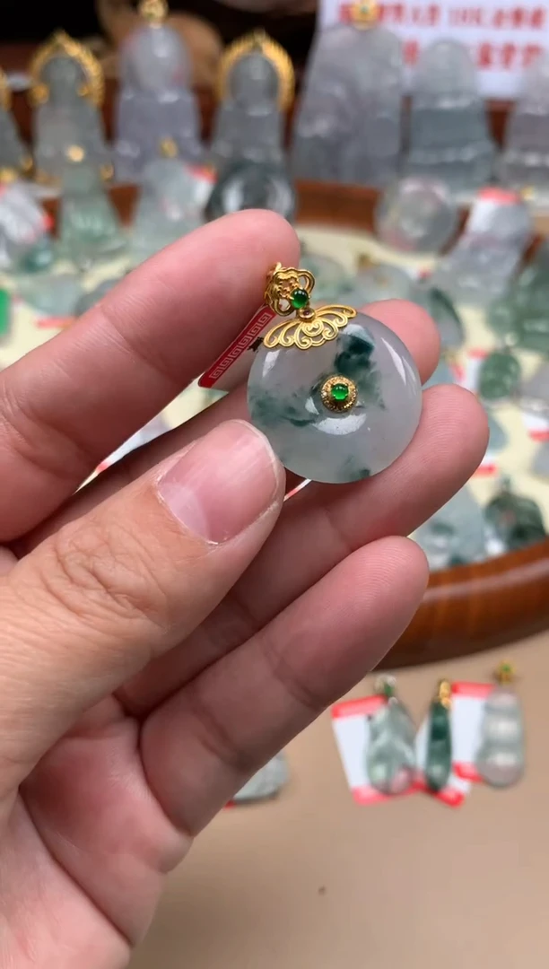 【闪购商品】翡翠颈饰18K金镶嵌平安扣