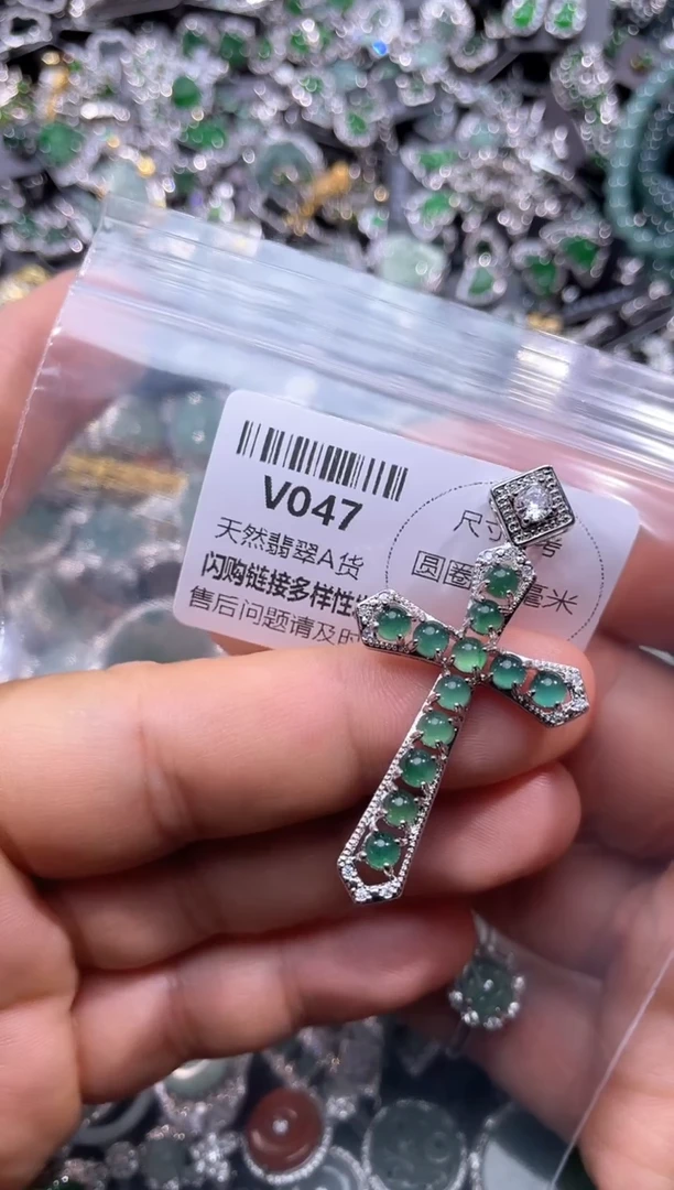 【闪购商品】翡翠颈饰未镶嵌V047吊坠