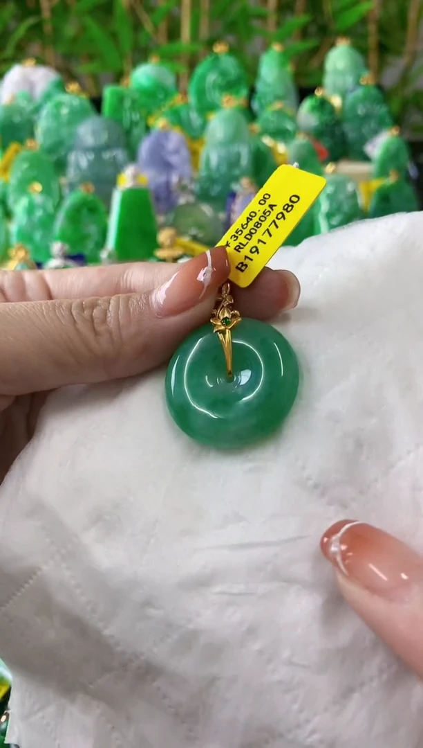 翡翠18K金镶嵌吊坠(不含链)缅甸翡翠挂件