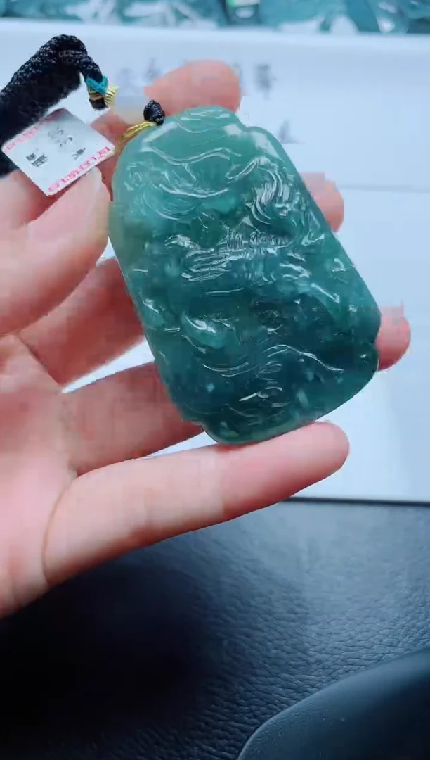 翡翠未镶嵌颈饰