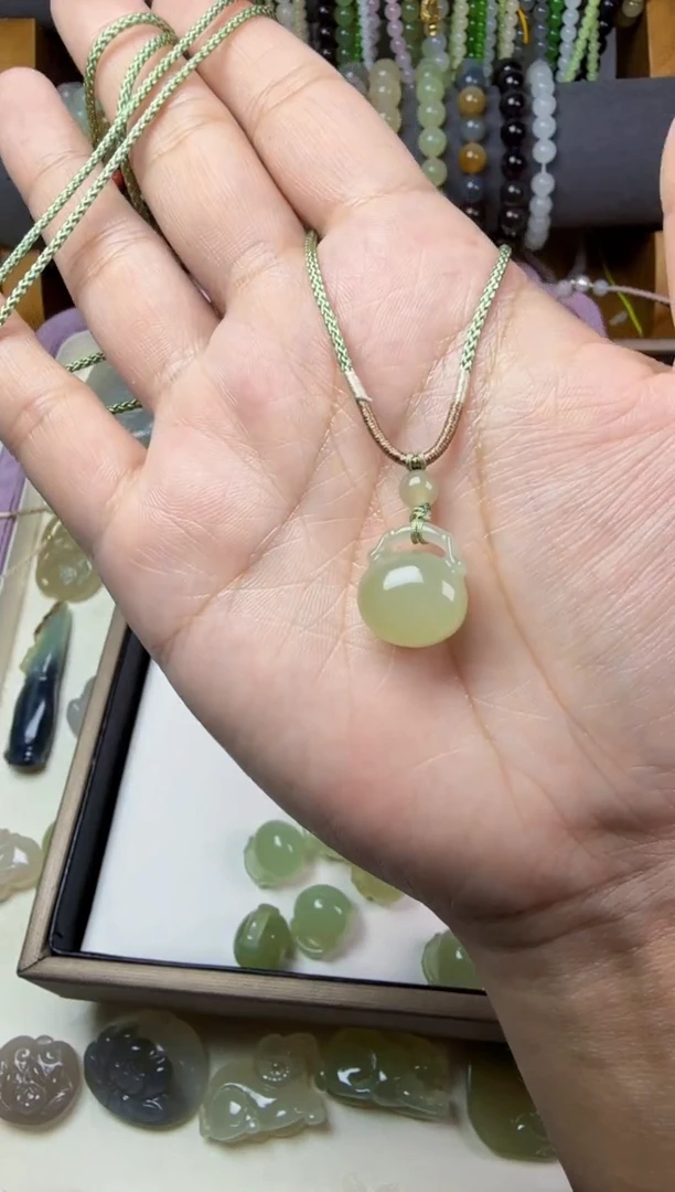 和田玉未镶嵌颈饰平安锁多样性发其一