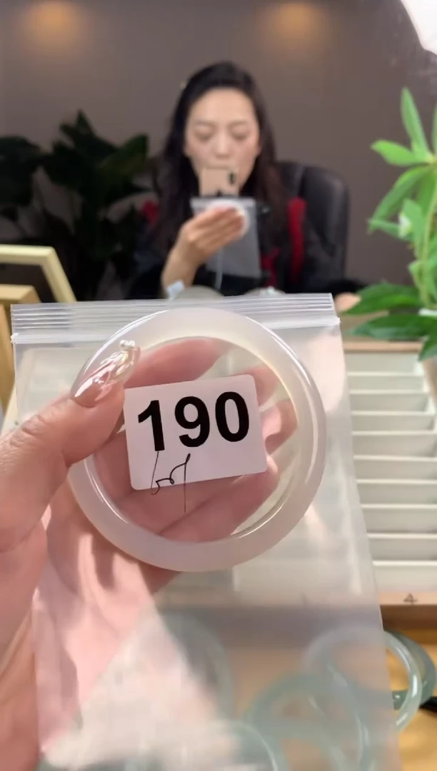 【闪购商品】玛瑙/玉髓手镯未镶嵌190