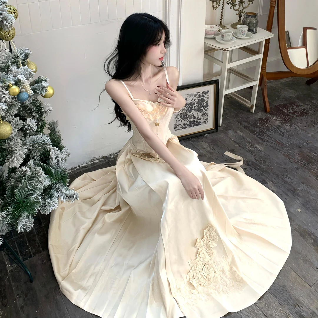 新中式国风套装女夏季绝美收腰显瘦刺绣胸衣缎面半身马面裙两件套