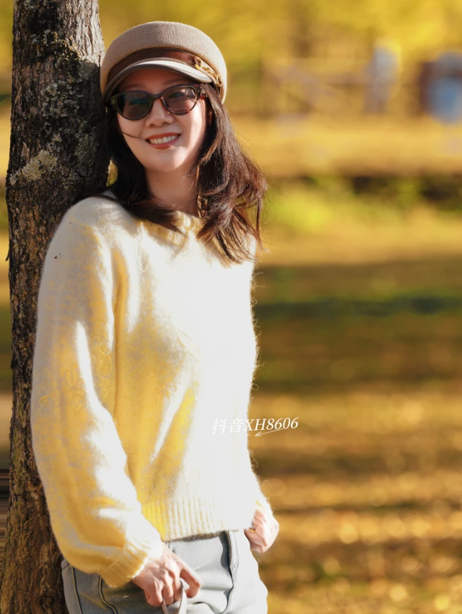 ANSUO-立体钩花工艺奶油黄毛衫