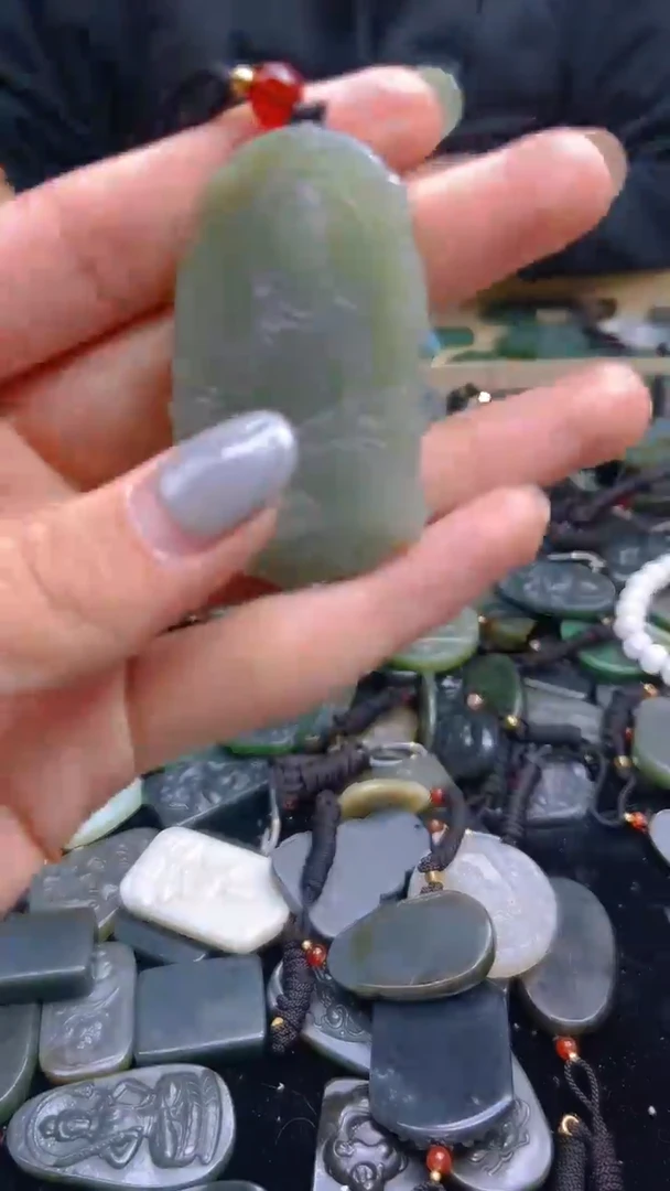 颈饰未镶嵌和田玉1