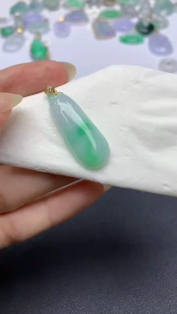 颈饰18K金镶嵌翡翠天然缅甸a货翡翠百元以上9元证书费自理