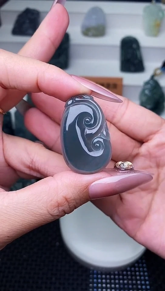 琥珀颈饰未镶嵌