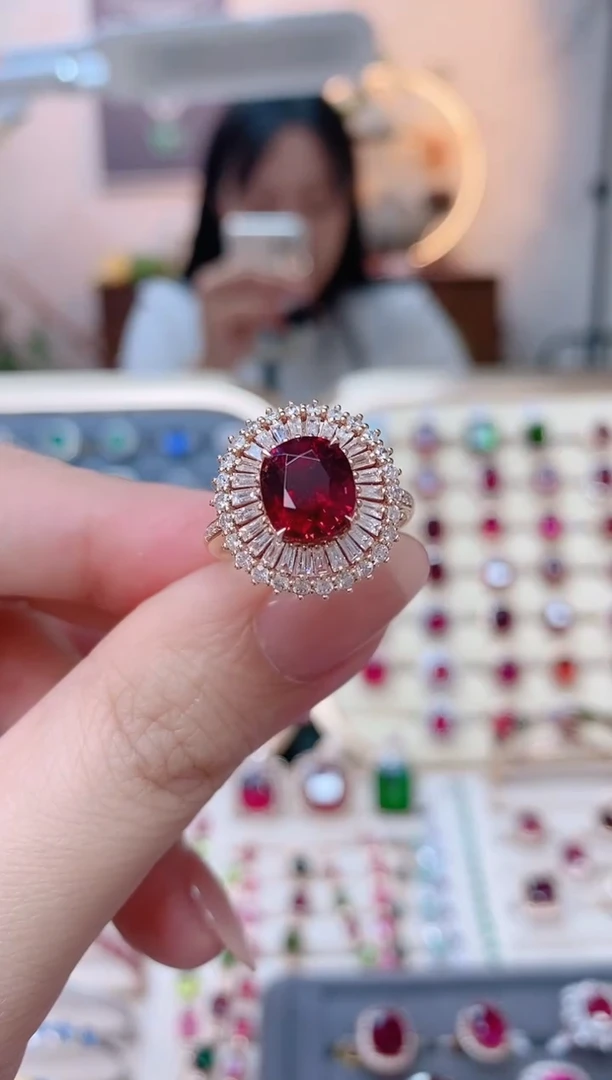 18K金镶嵌碧玺戒指碧玺3.05CT