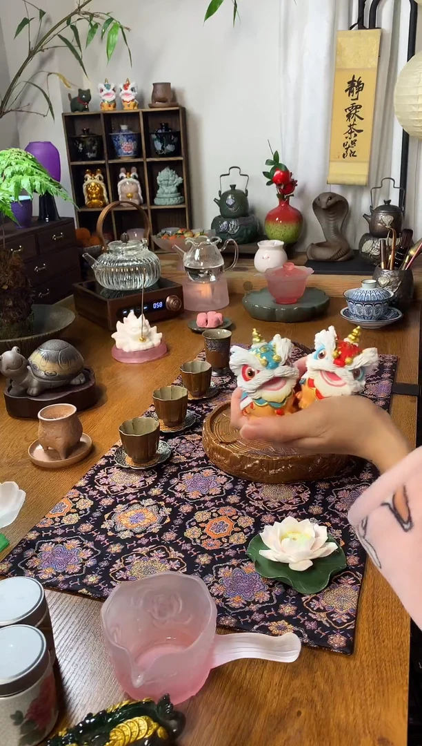 【闪购商品】红+蓝醒狮茶宠摆件