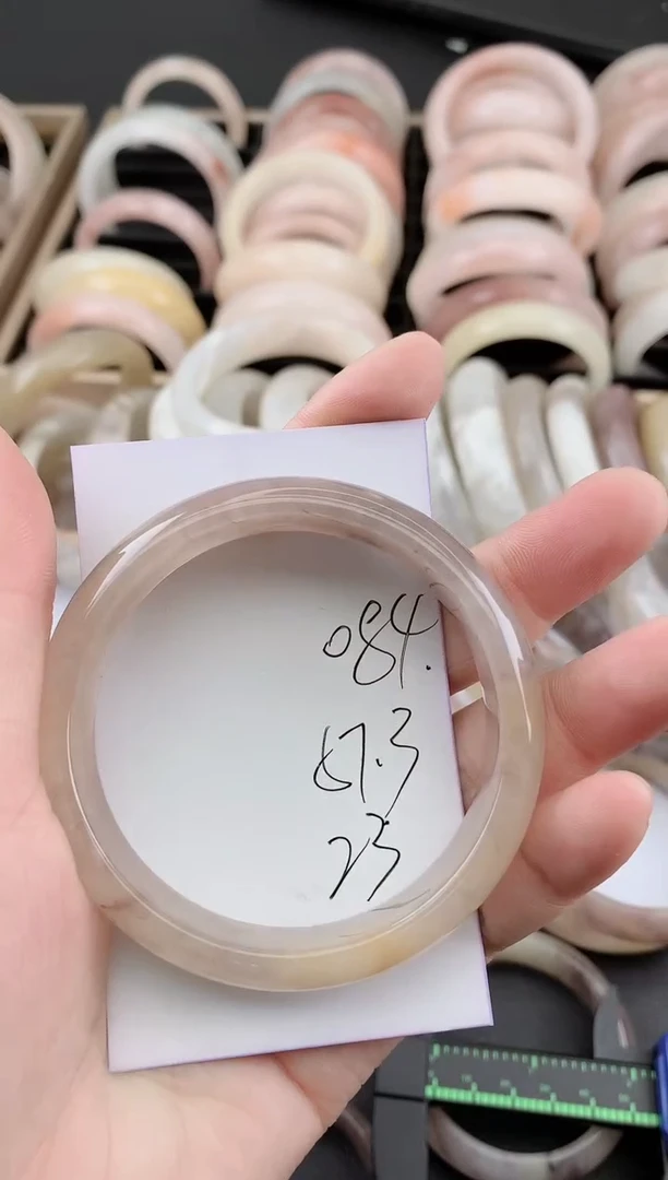 未镶嵌手镯石英质玉084