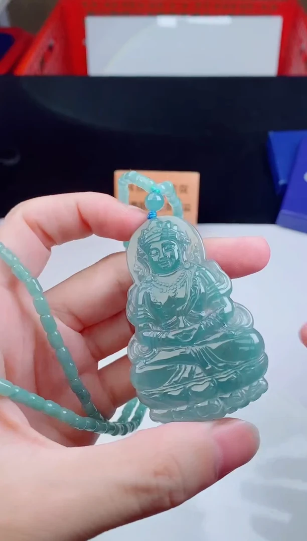 颈饰未镶嵌翡翠   `
