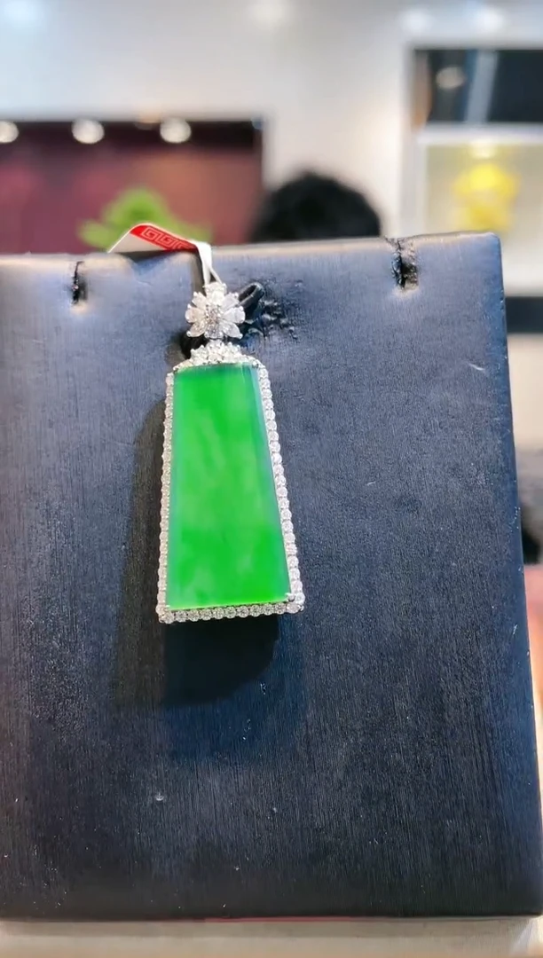 【闪购商品】翡翠颈饰18K金镶嵌A39天然A货翡翠吊坠