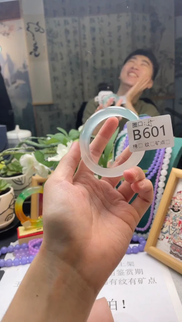 郭子石英岩玉手镯B601