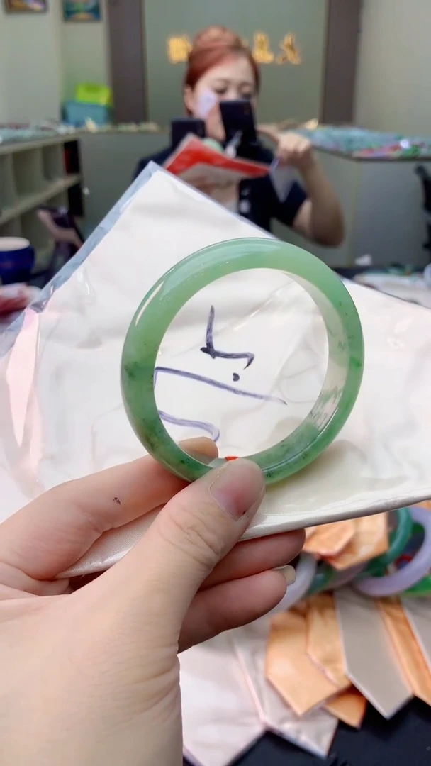 翡翠手镯未镶嵌0700748890