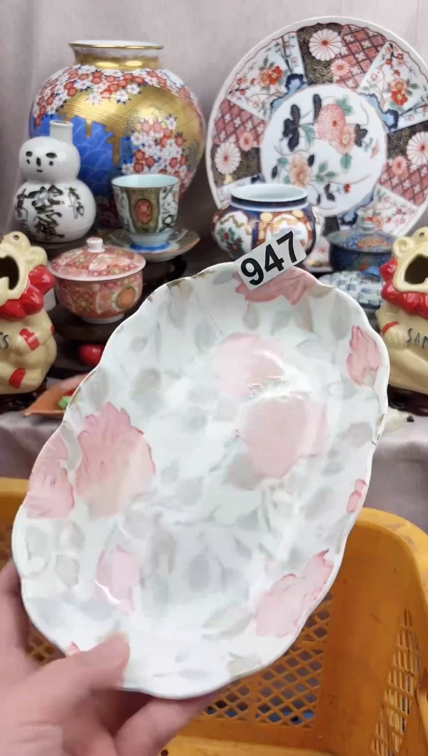 摆件好看的瓷器，默认微瑕，介意慎拍