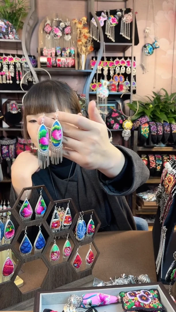 织绣民族风手工非遗老绣饰品379