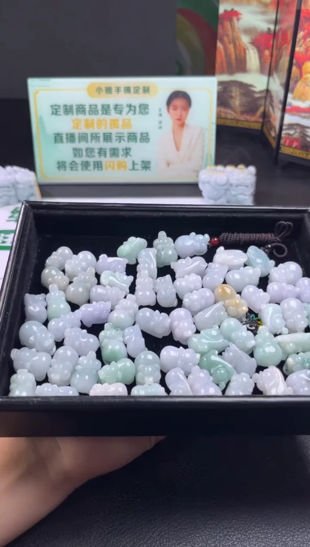 翡翠挂件未镶嵌翡翠猪猪手机挂折优发其一