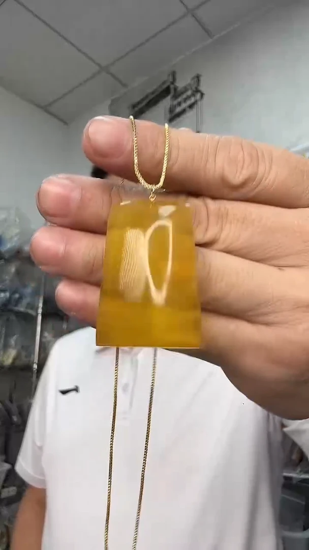 裸石琥珀未镶嵌（有瑕介意勿拍）