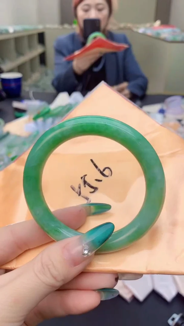 【闪购商品】翡翠手镯未镶嵌0884135489