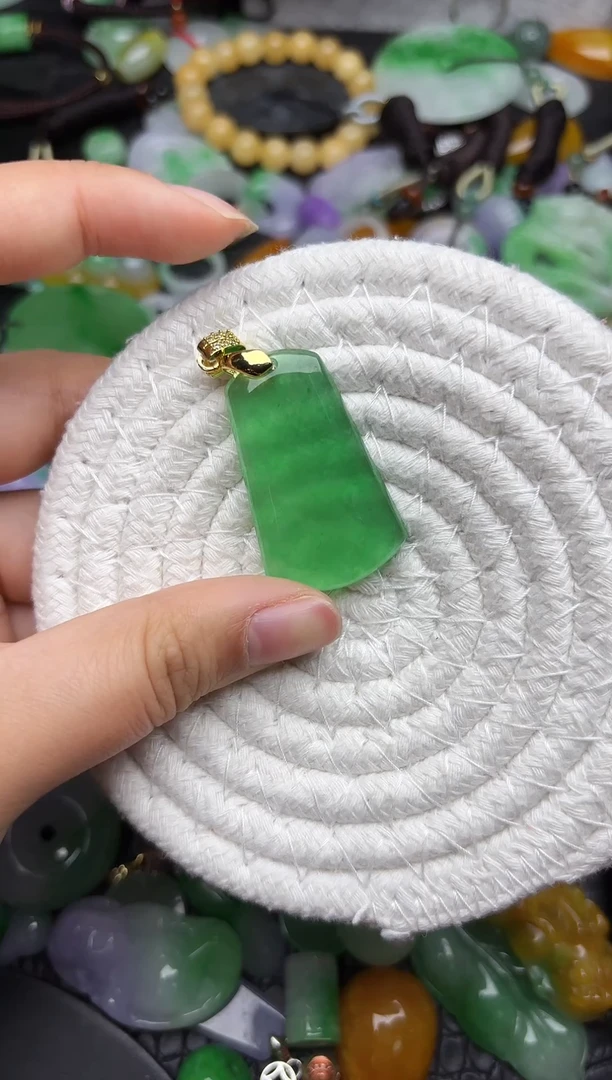 颈饰未镶嵌翡翠缅甸翡翠吊坠