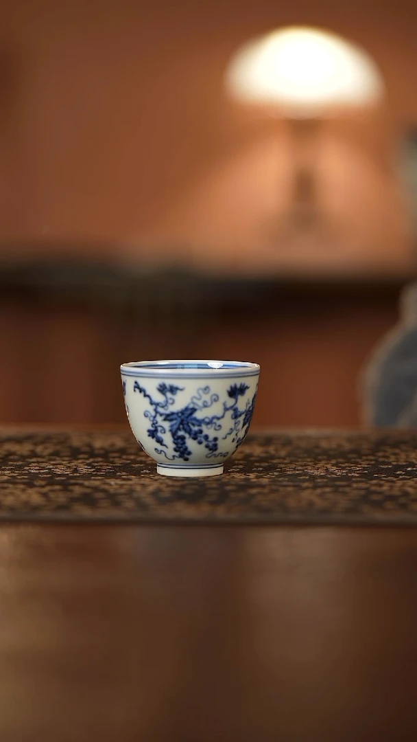 瓷舜瓷葡萄纹直口杯