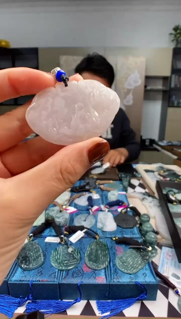 颈饰未镶嵌翡翠多样性发其一