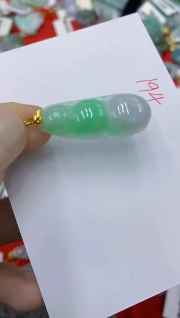 翡翠18K金镶嵌颈饰11111111111111