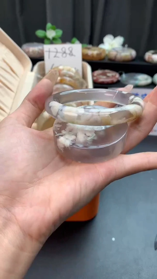 未镶嵌手镯石英质玉（56圈口）赠送镯心