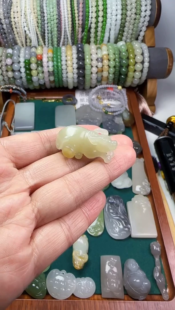 【闪购商品】和田玉无未镶嵌糖料牛吊坠