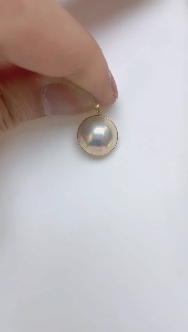 18K金镶嵌拼合珍珠（马贝珠）吊坠海水马贝吊坠